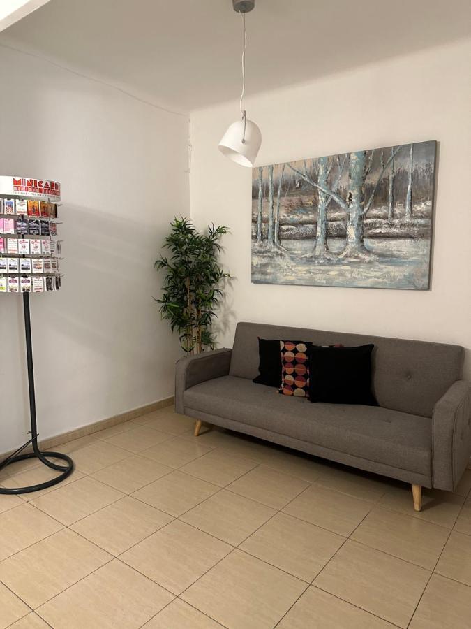 Youth Hostel - Central And Basic Drassanes Barcelona Kültér fotó