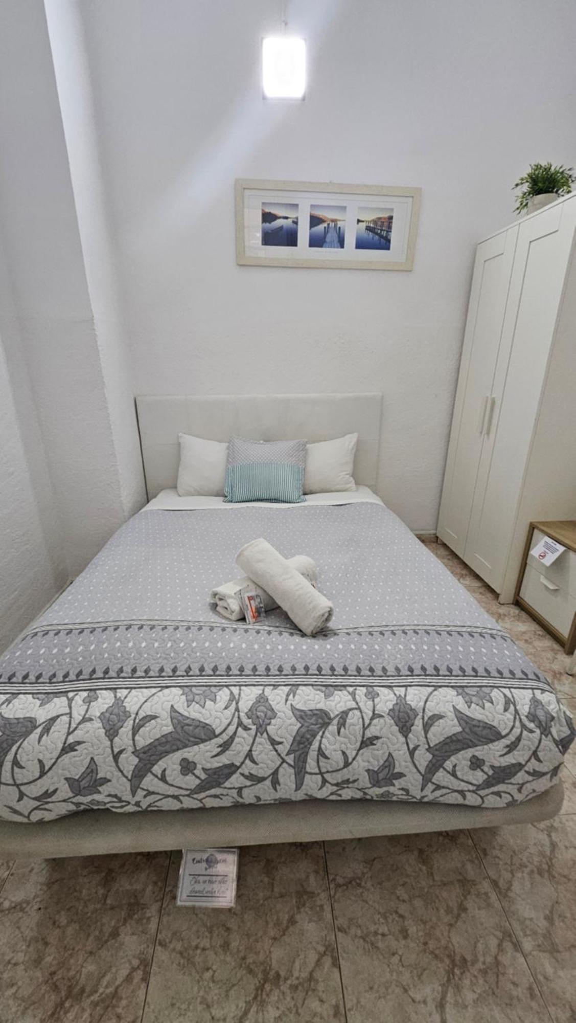 Youth Hostel - Central And Basic Drassanes Barcelona Kültér fotó