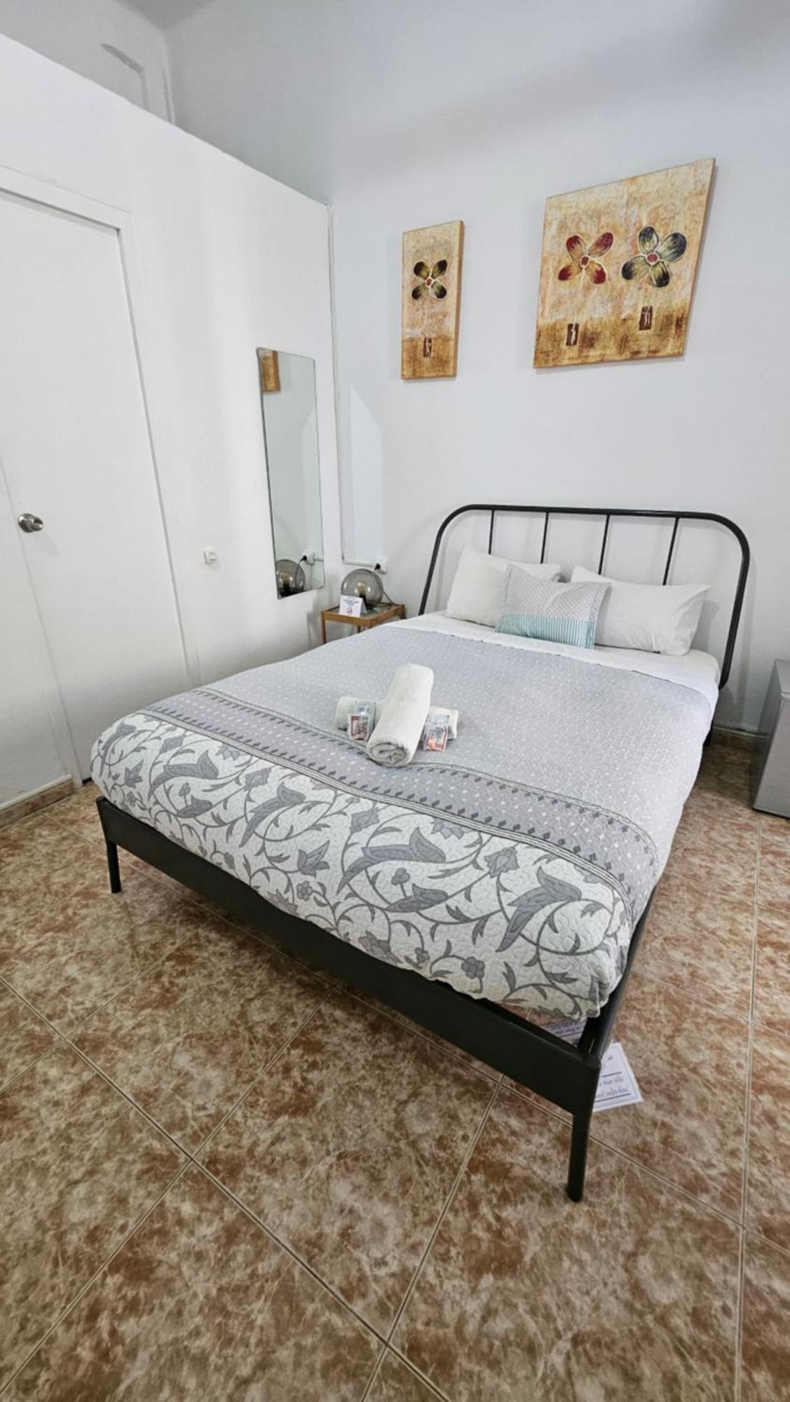 Youth Hostel - Central And Basic Drassanes Barcelona Kültér fotó