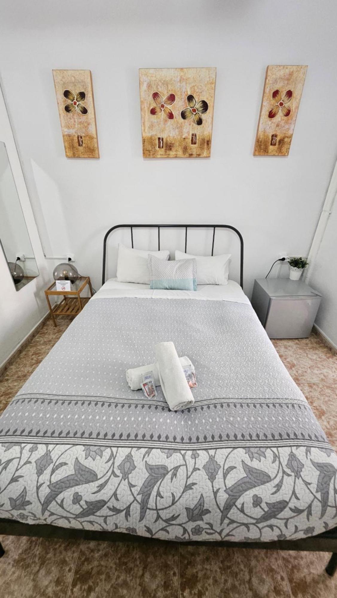 Youth Hostel - Central And Basic Drassanes Barcelona Kültér fotó