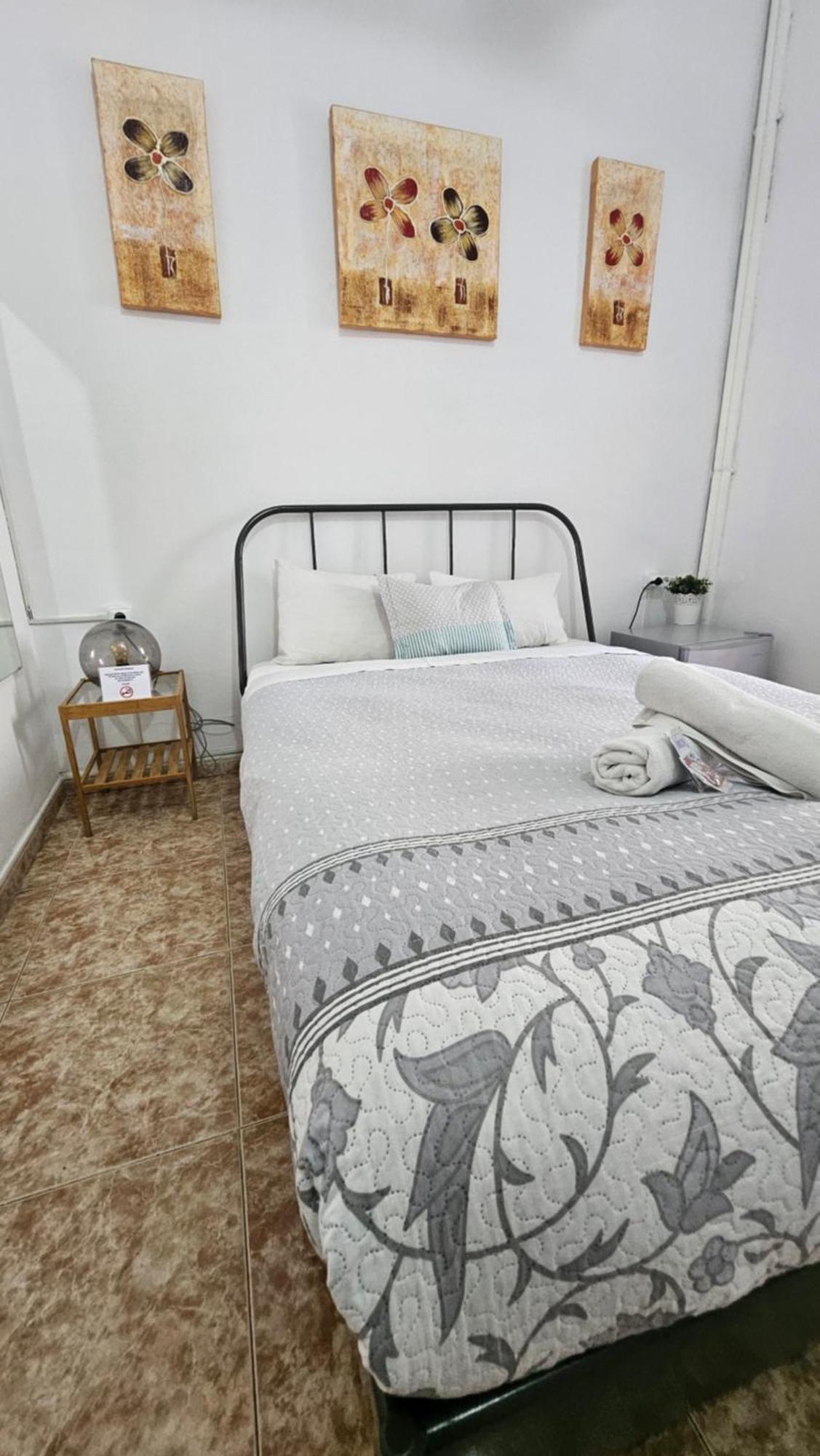 Youth Hostel - Central And Basic Drassanes Barcelona Kültér fotó