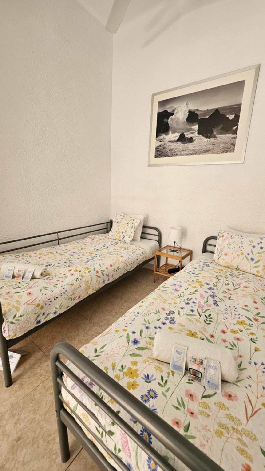 Youth Hostel - Central And Basic Drassanes Barcelona Kültér fotó