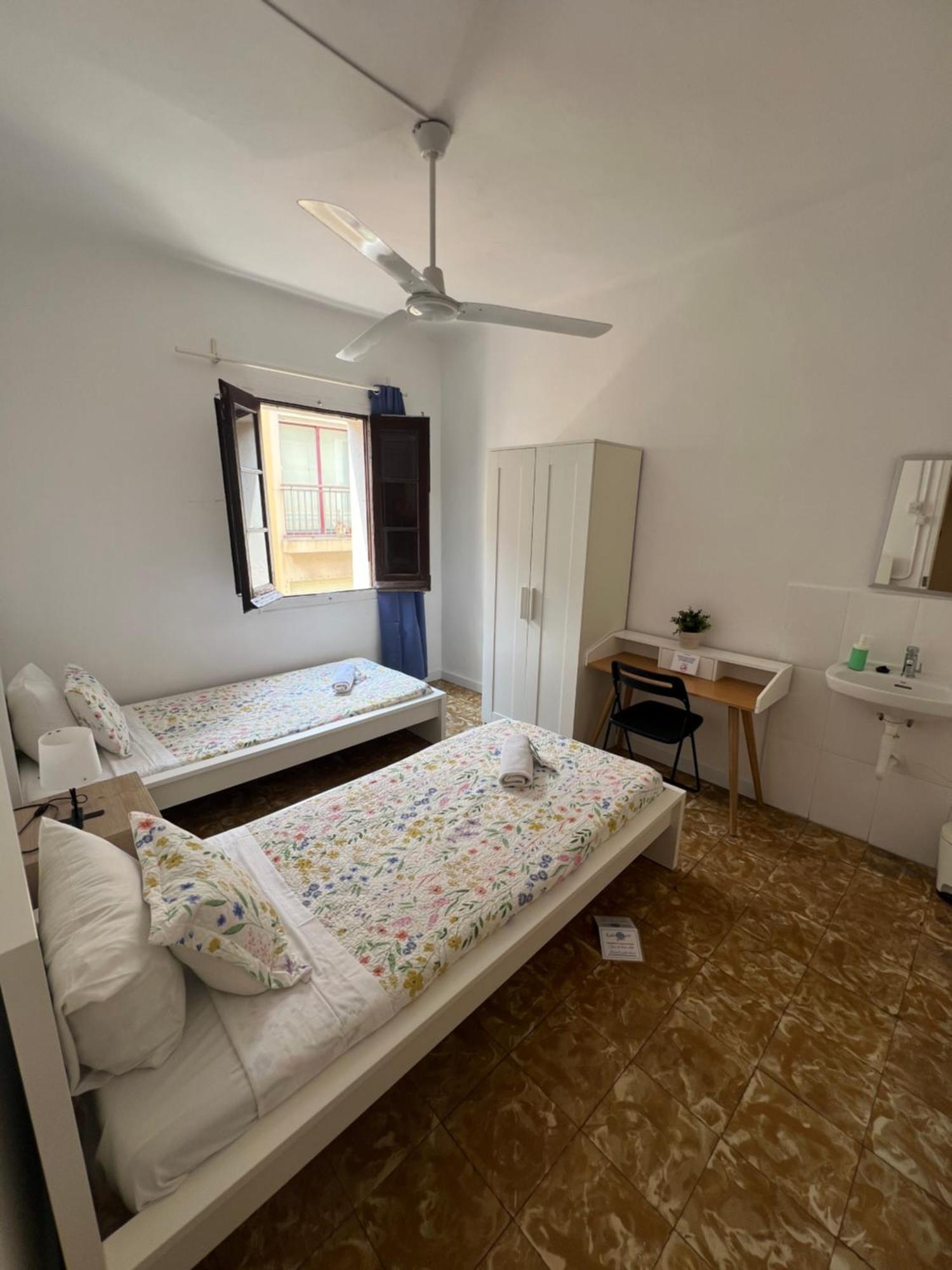 Youth Hostel - Central And Basic Drassanes Barcelona Kültér fotó