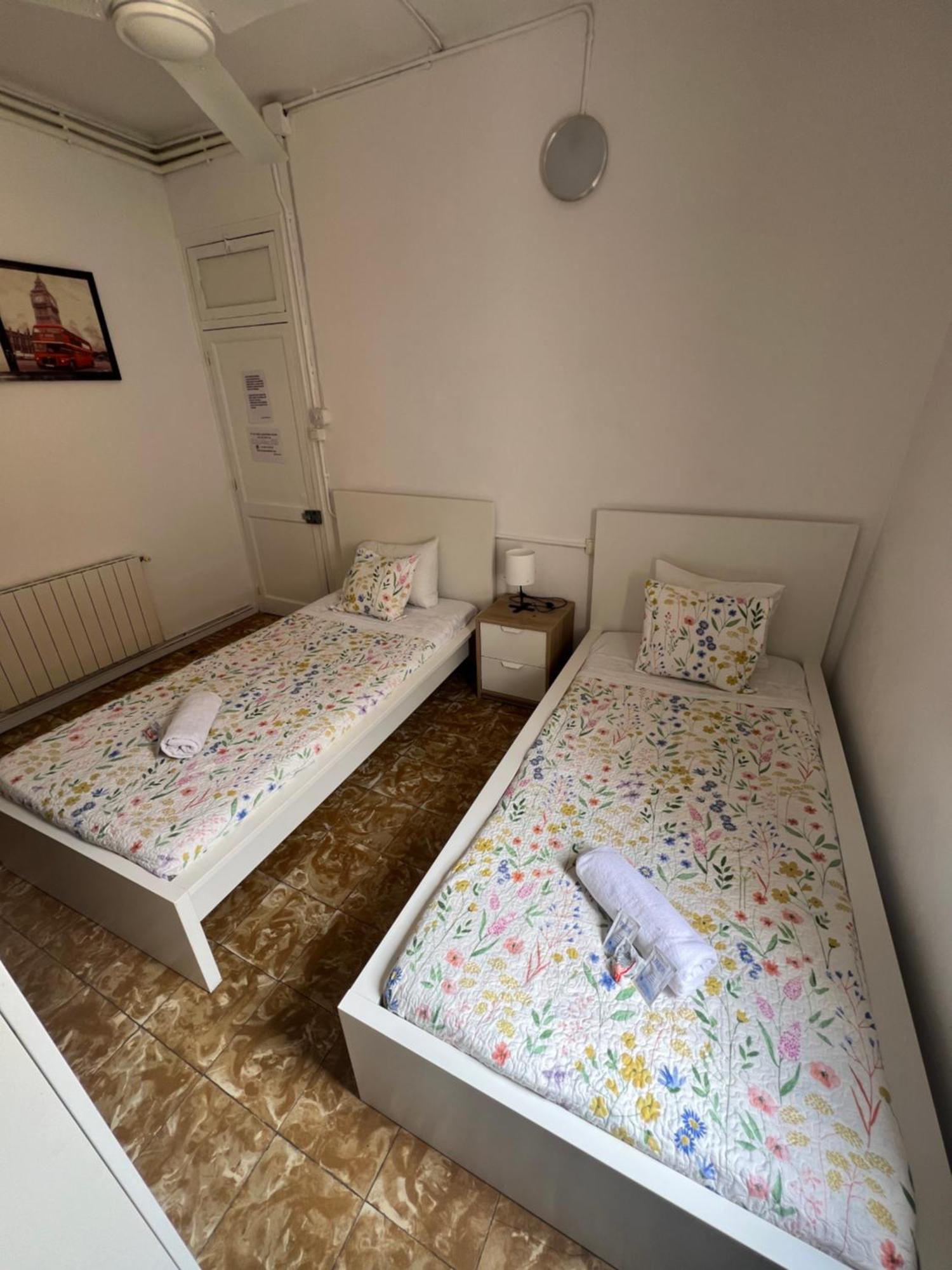 Youth Hostel - Central And Basic Drassanes Barcelona Kültér fotó