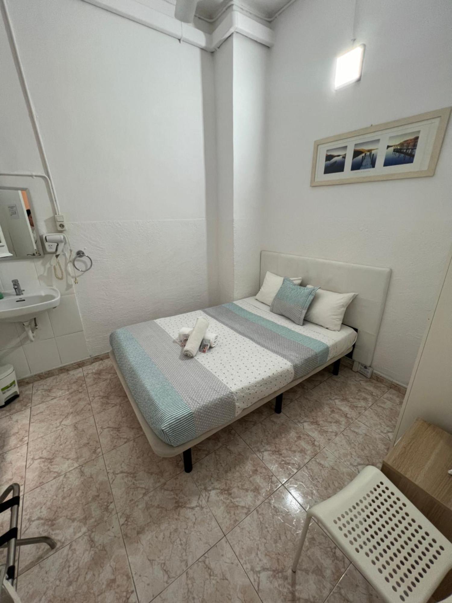 Youth Hostel - Central And Basic Drassanes Barcelona Kültér fotó