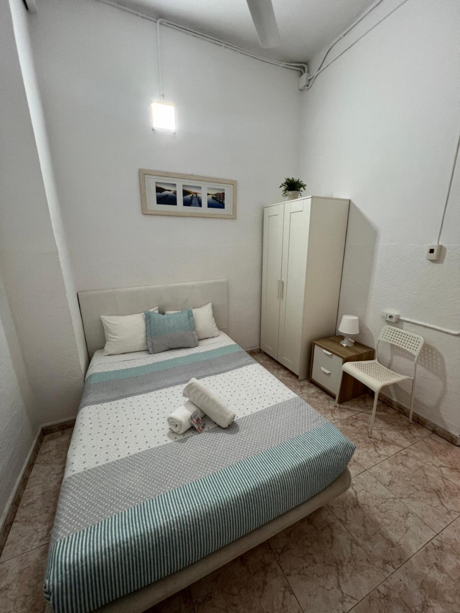 Youth Hostel - Central And Basic Drassanes Barcelona Kültér fotó
