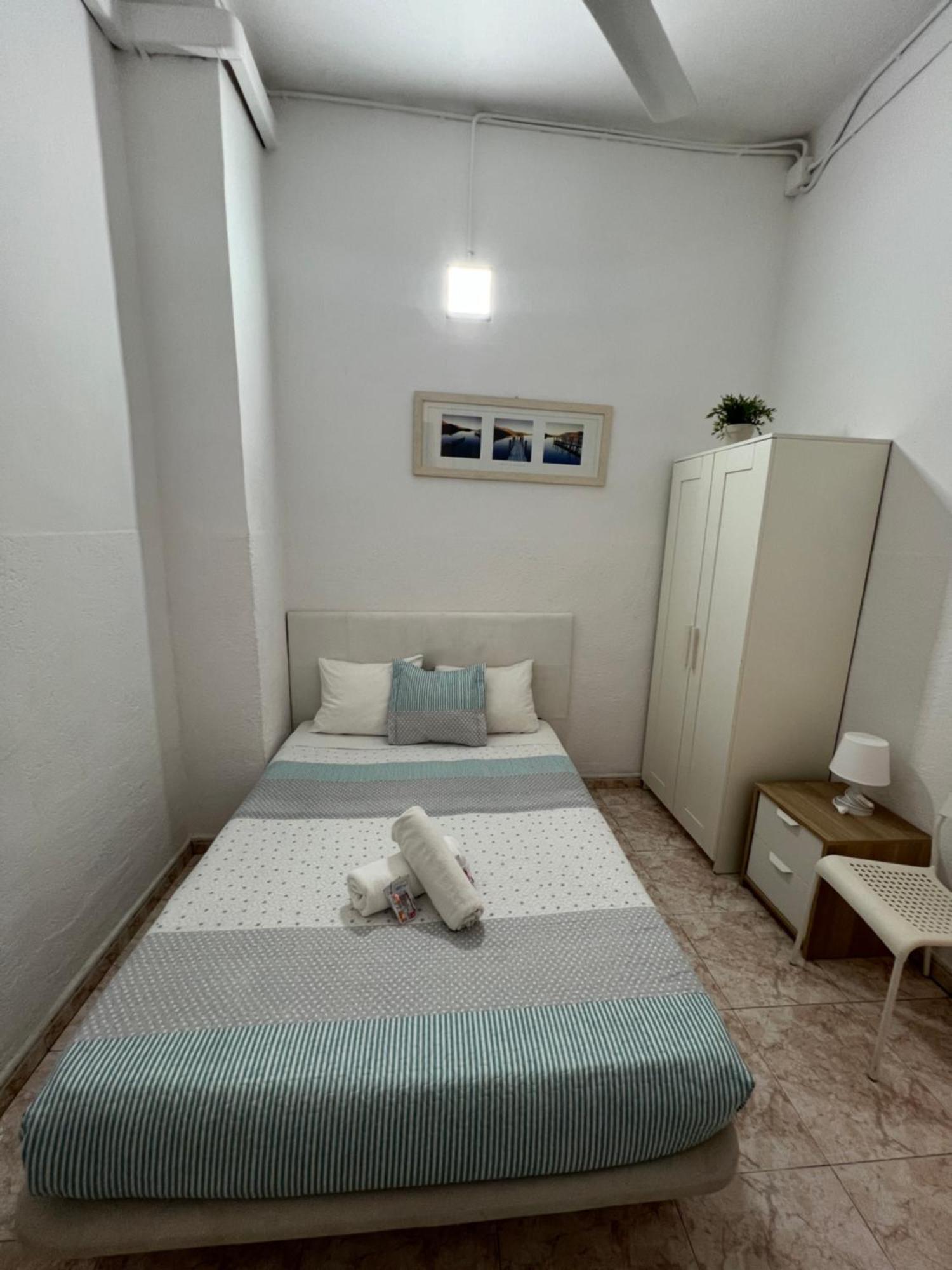 Youth Hostel - Central And Basic Drassanes Barcelona Kültér fotó