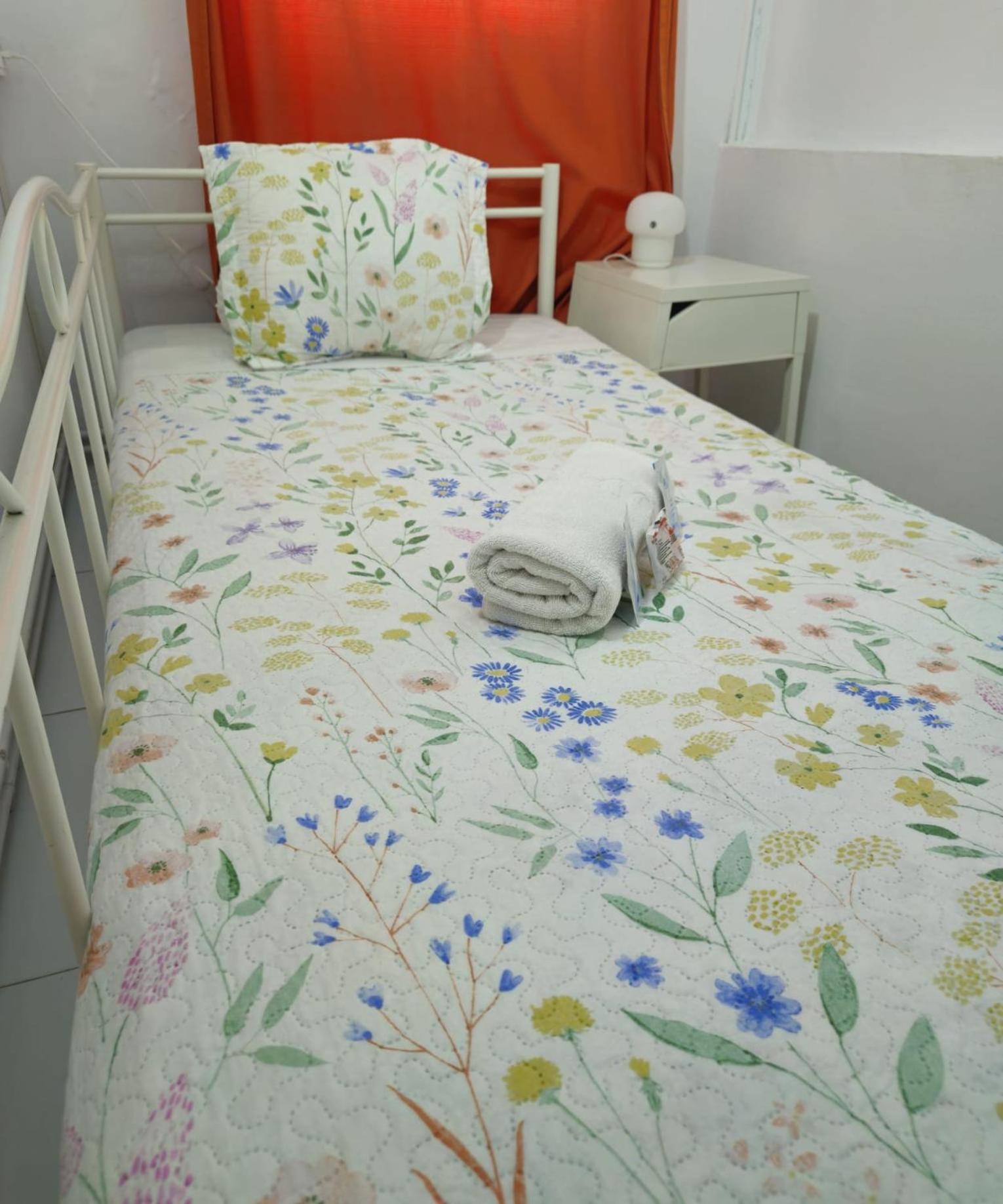 Youth Hostel - Central And Basic Drassanes Barcelona Kültér fotó