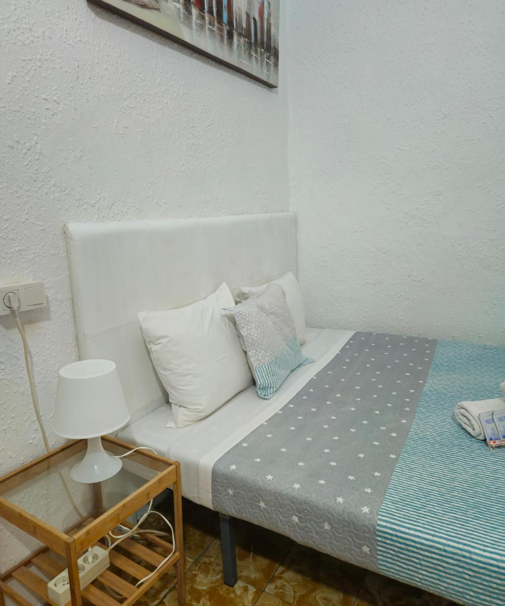 Youth Hostel - Central And Basic Drassanes Barcelona Kültér fotó