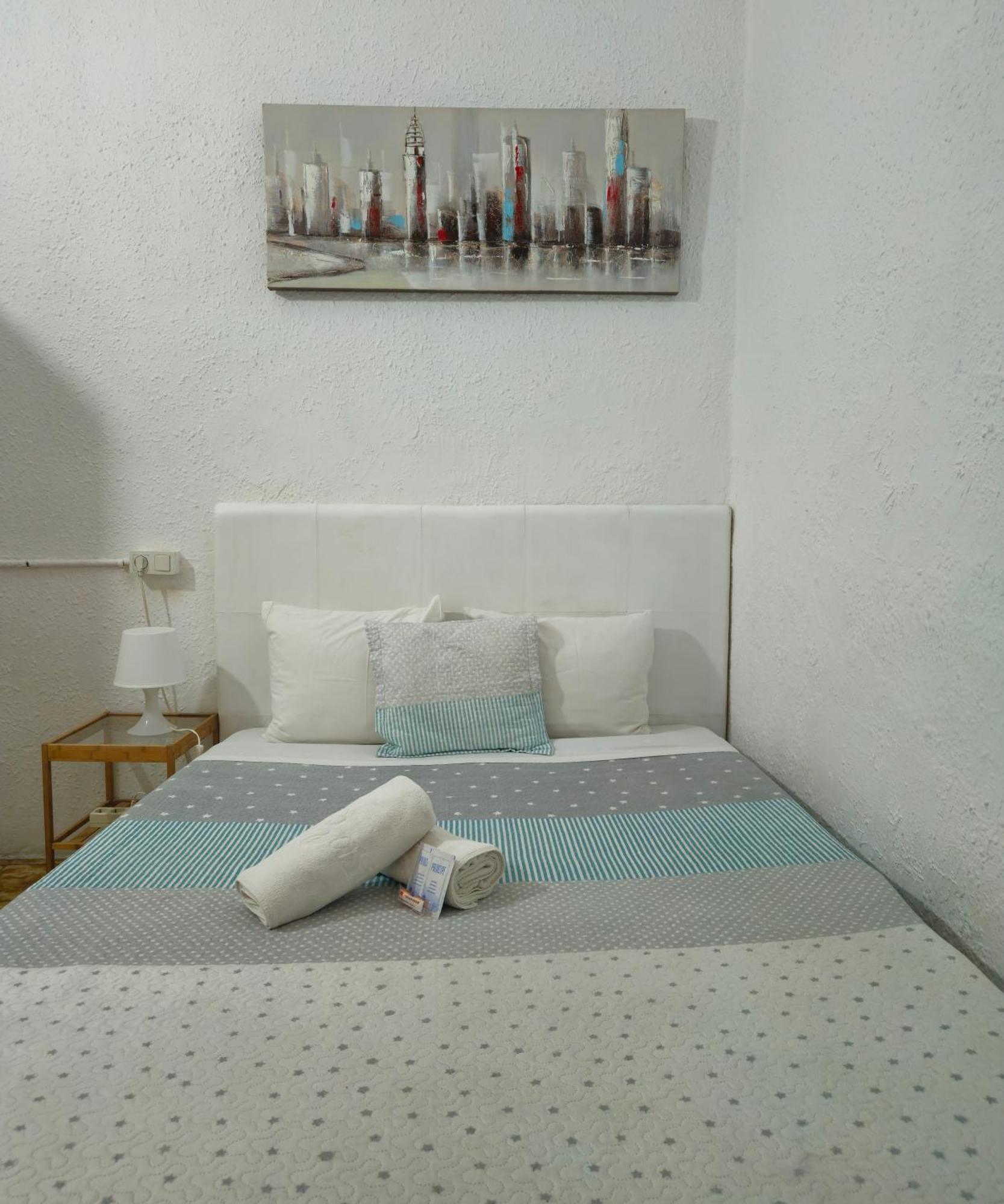 Youth Hostel - Central And Basic Drassanes Barcelona Kültér fotó