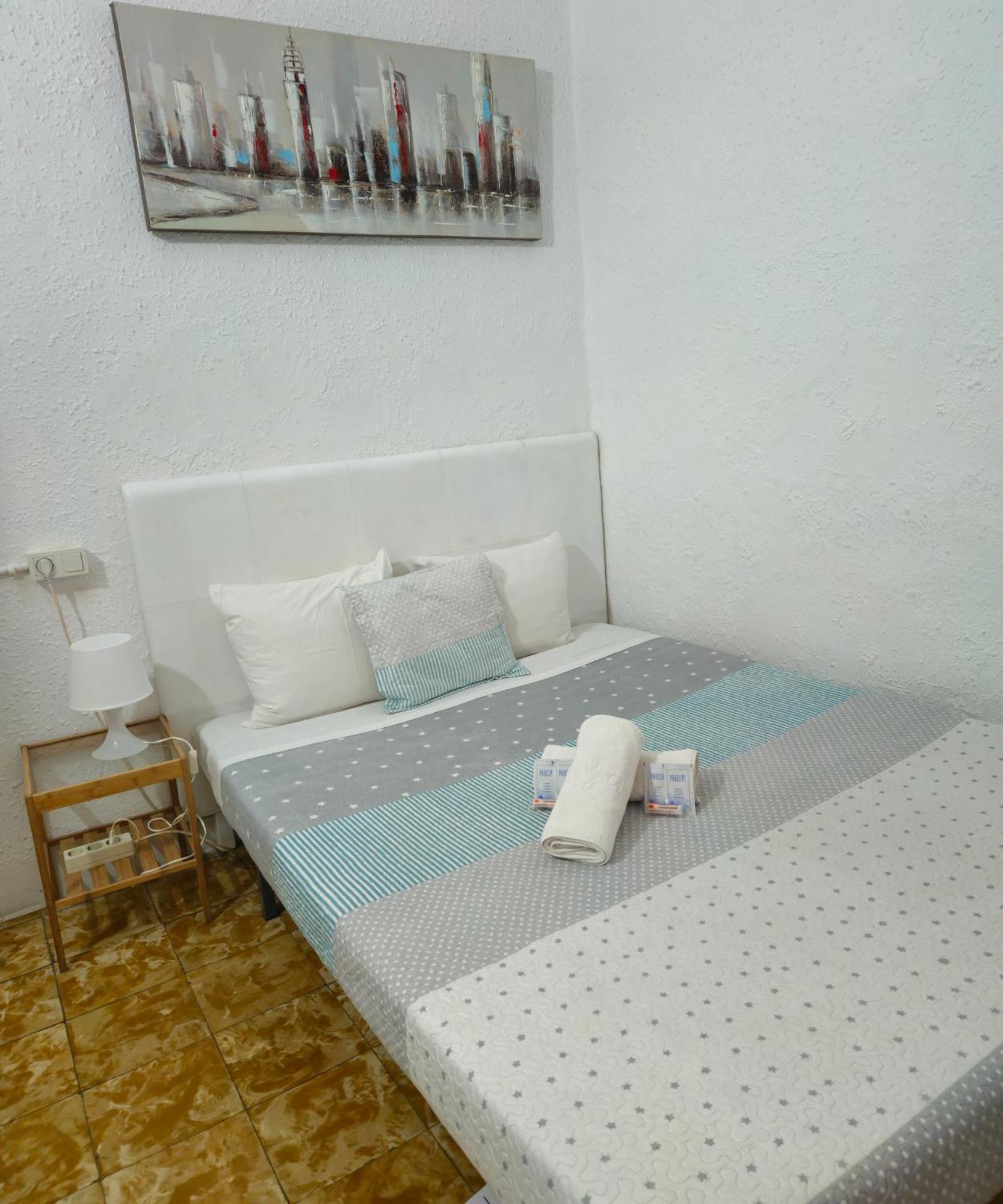 Youth Hostel - Central And Basic Drassanes Barcelona Kültér fotó