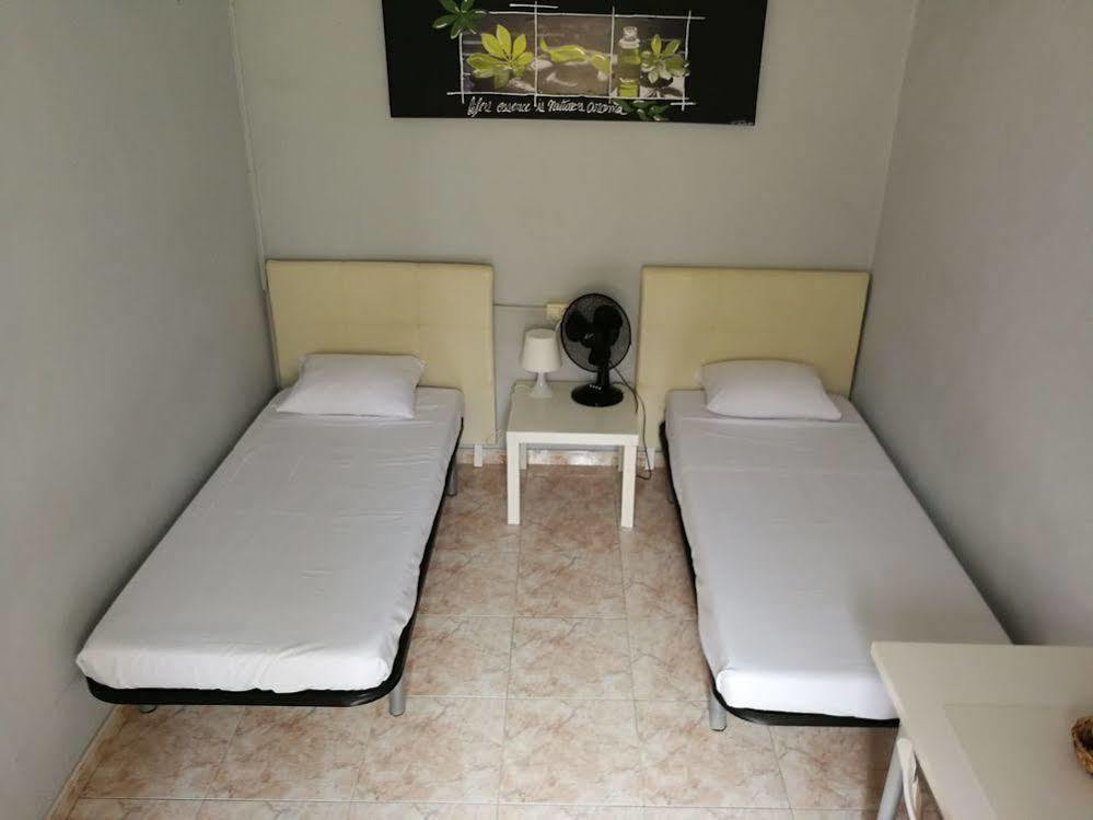 Youth Hostel - Central And Basic Drassanes Barcelona Kültér fotó