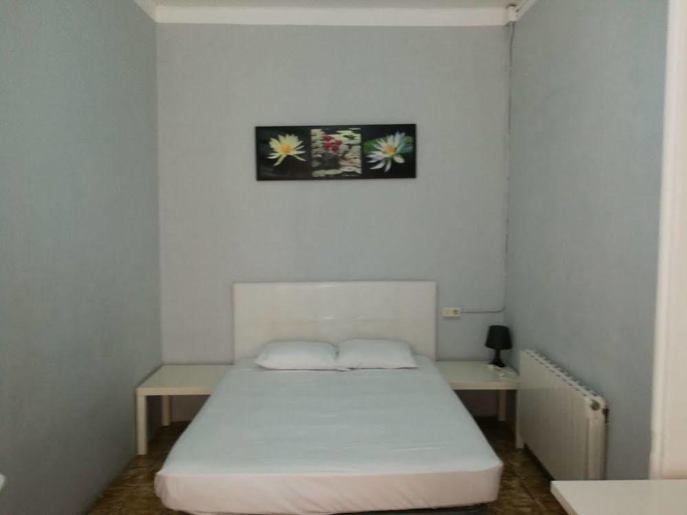Youth Hostel - Central And Basic Drassanes Barcelona Kültér fotó