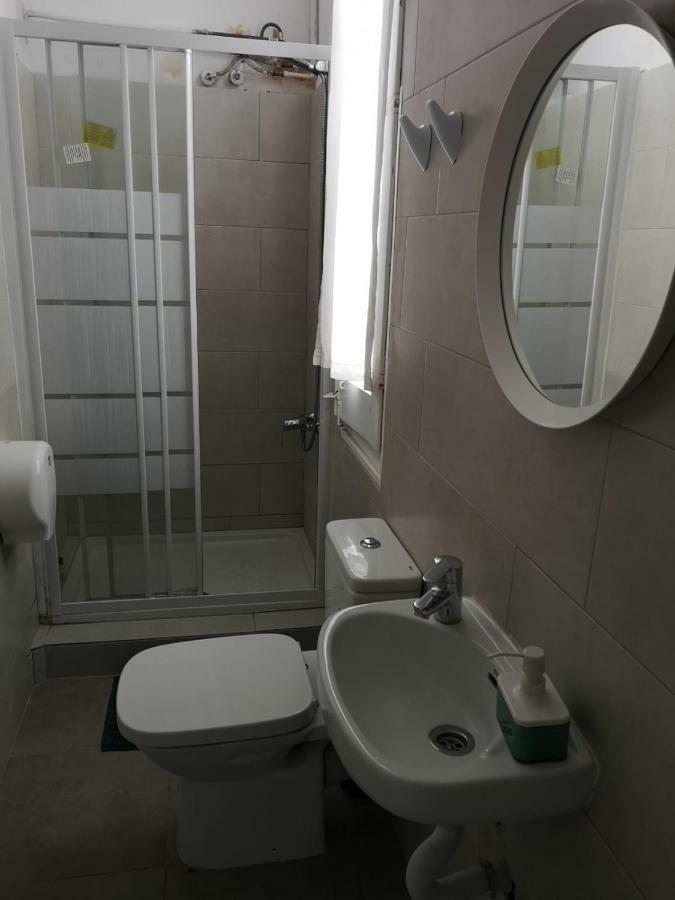 Youth Hostel - Central And Basic Drassanes Barcelona Kültér fotó